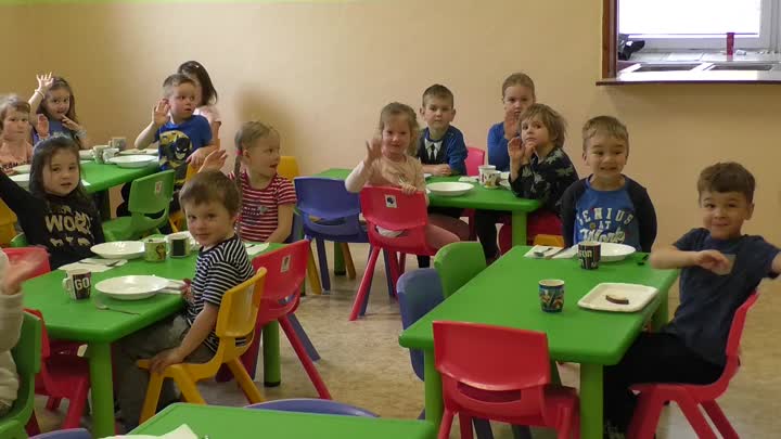 U MŠ v Desné se staví nové hřiště