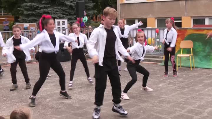 Hodkovická ZŠ uspořádala zahradní slavnost