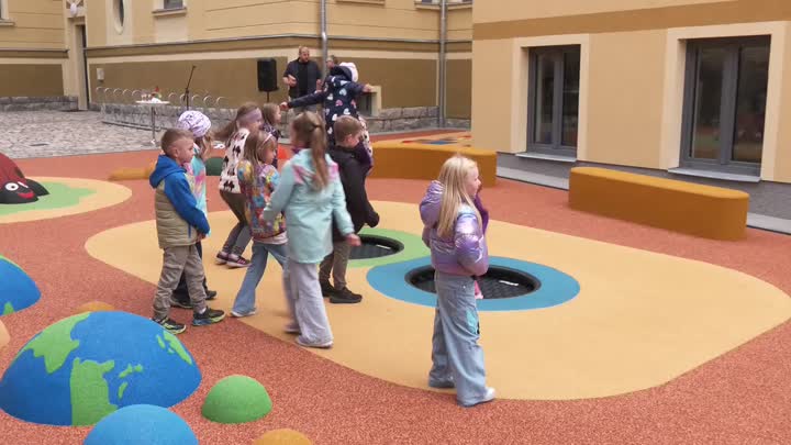ZŠ Chrastava má nové dětské hřiště