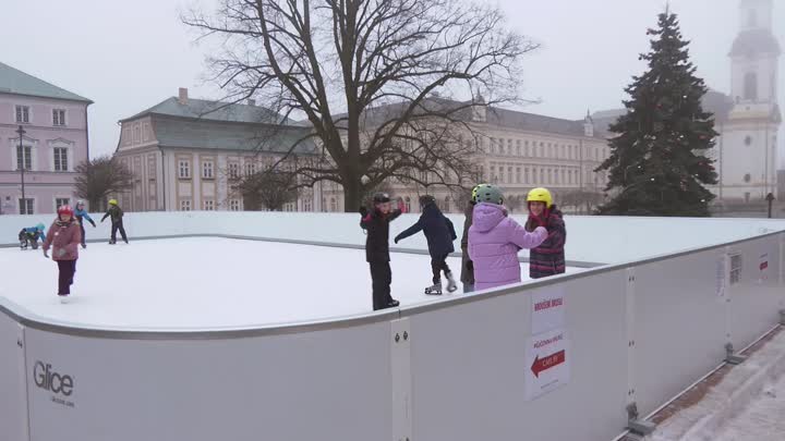 Nový Bor má venkovní plastové kluziště