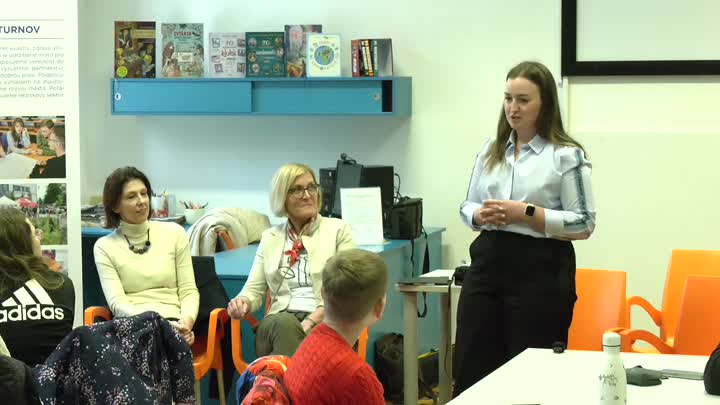 Turnovští žáci přivítali poslankyni Lucii Bartošovou