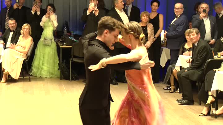 V Jablonci proběhl městský ples