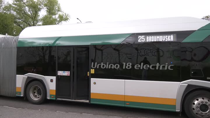 V Liberci testují kloubový elektrobus