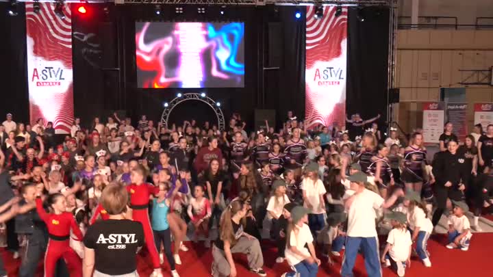 Pět set tanečníků na jednom pódiu. A-STYL zakončil sezonu velkou show v Jablonci
