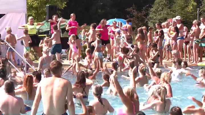 Vedra vracejí lidi na koupaliště. Provozovatelé čekají silný závěr prázdnin