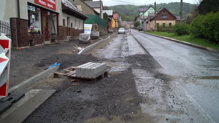 V Desné pokračuje oprava hlavního tahu 