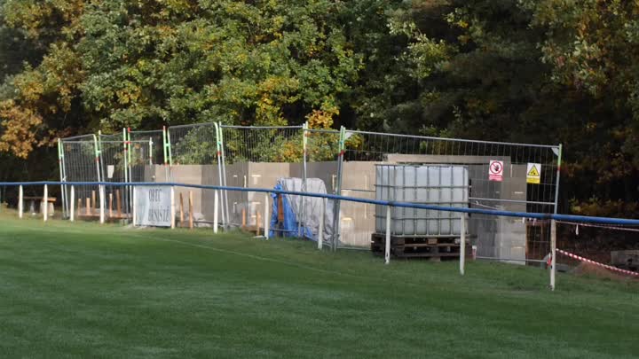 Brniště staví novou tribunu u fotbalového hřiště