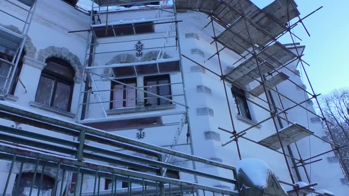 Oprava střechy Riedelovy vily doprovází komplikace 