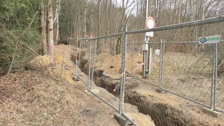 V Desné pokračuje stavba kanalizace a vodovodu 