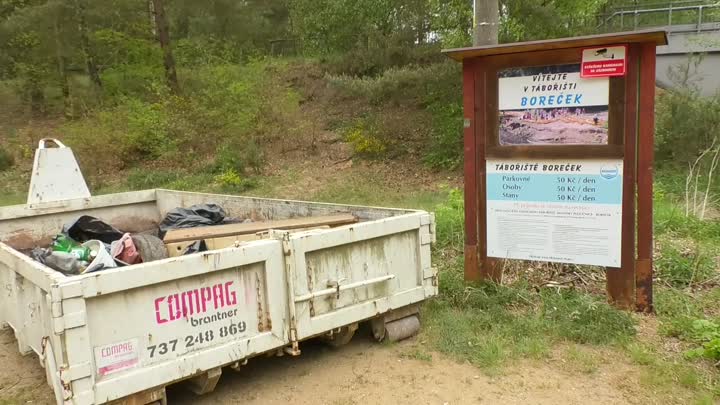 Na Českolipsku čistili řeku Ploučnici od odpadků 