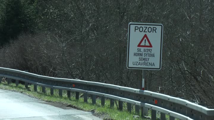 Na silnici u Benešova se vrátili stavaři
