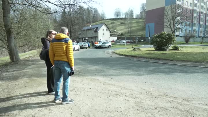 V centru Desné probíhá obnova parkoviště