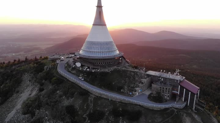 Kraj stále uvažuje o odkupu Ještědu