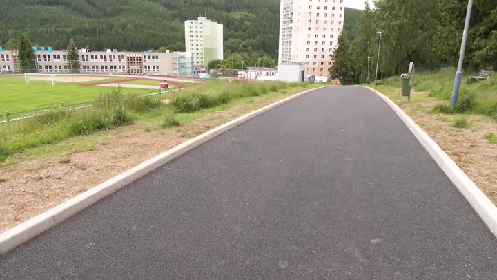 Tanvald opravil ulici nad stadionem