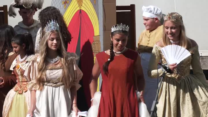 Dubá hostila divadelní přehlídku
