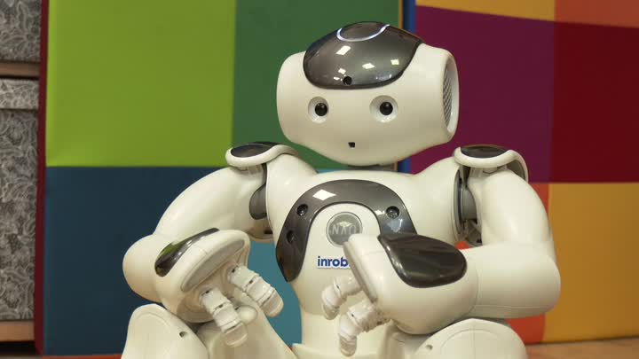V Jablonci testují robota pro hendikepované lidi