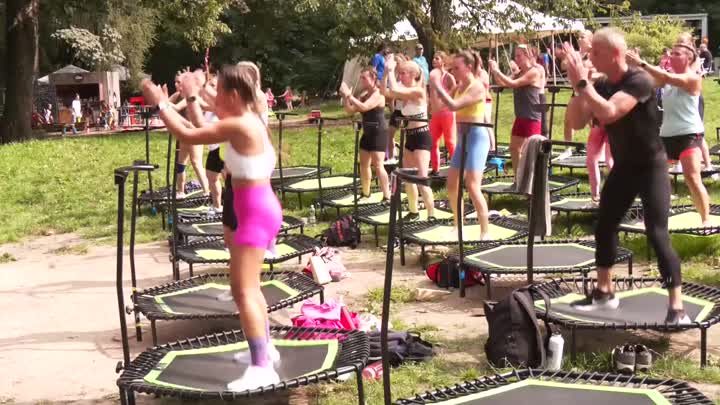 V Jablonci proběhly charitativní trampolíny