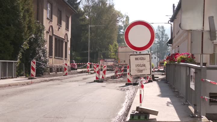 Silnice mezi Mníškem a Oldřichovem je neprůjezdná