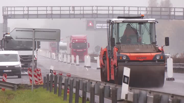 Dopravu na D10 komplikují stavební práce
