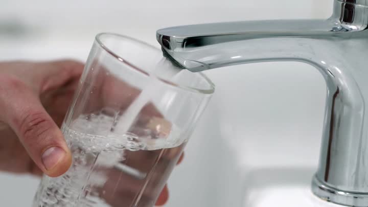 Cena pitné vody stoupne příští rok jen mírně