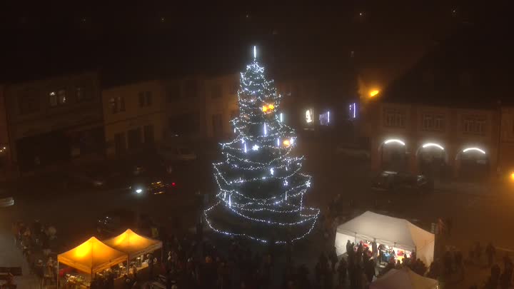 Také Jilemnice rozsvítila svůj vánoční strom