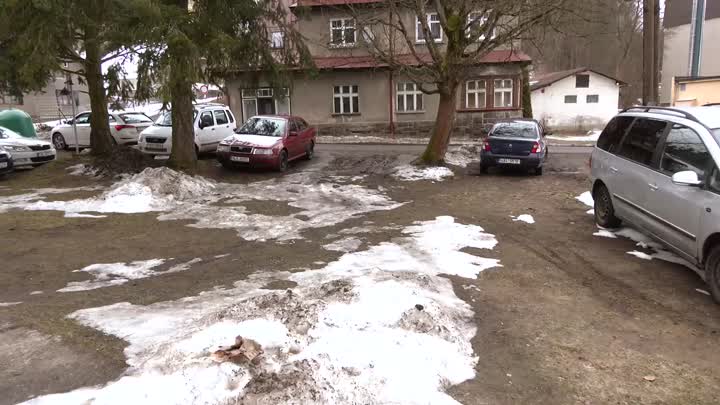 Desná zrevitalizuje prostor před panelovými domy