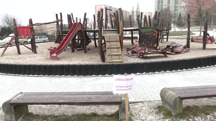 Česká Lípa opraví další dětská hřiště a psí louku