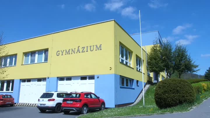 Kraj vybral firmu na opravu sportoviště gymnázia ČL