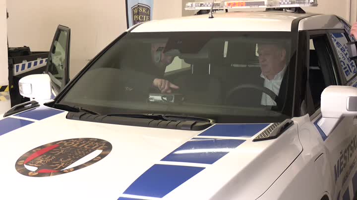Městská policie v Jablonci představila nový elektro vůz