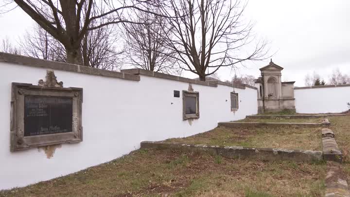 V Oldřichově opravili zeď u hřbitova