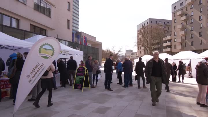 Krajskou náplavku zaplnily první velikonoční trhy