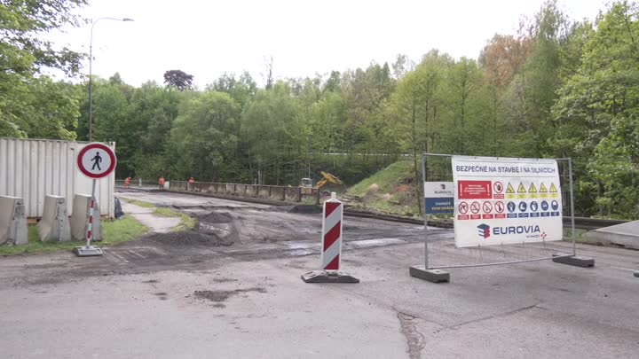 Oprava mostu v Londýnské komplikuje dopravu