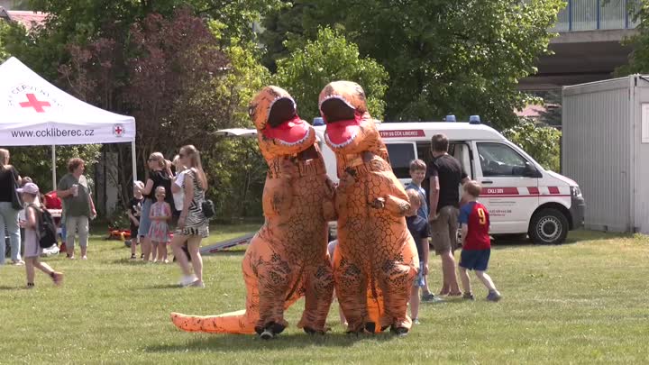 Chrastavští hasiči uspořádali dětský den s dinosaury