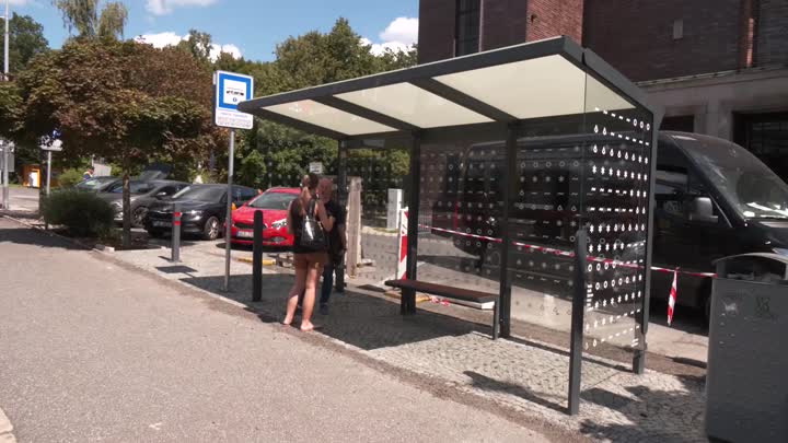 V Jablonci zmizí další staré betonové čekárny. Letos jich nahradí devět nových