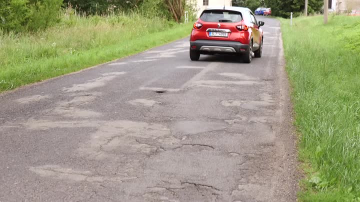 Kraj opraví silnici v Bukovanech. Díky úsporám přidává další projekty