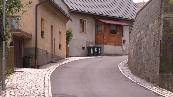 Hodkovice dokončily opravu Poštovské ulice. Nový povrch mají i chodníky