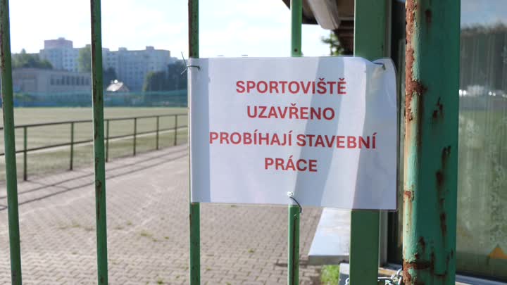 Jablonec opravuje fotbalové hřiště ve Mšeně. Nový trávník bude splňovat ligové parametry