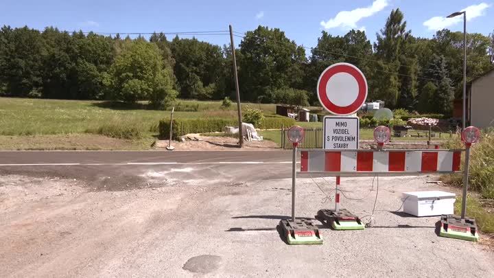 U Brniště pokračují opravy krajských silnic. Nový asfalt získají další příjezdy do obce