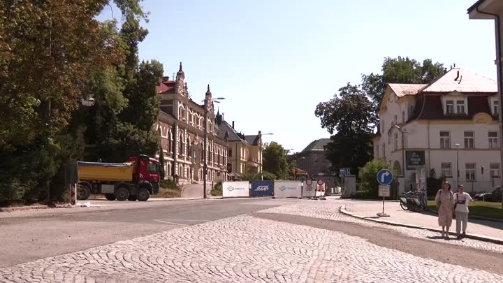 Rekonstrukce vodovodu v Jablonecké ulici skončí dříve. Řidičům se uleví už na podzim