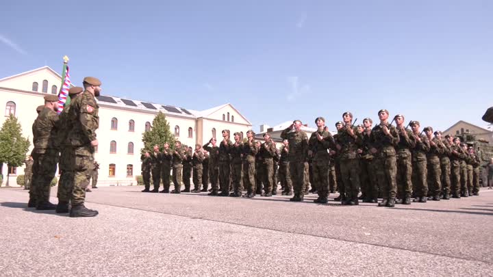 Studenti v Liberci završili dobrovolné vojenské cvičení. Převzali osvědčení i ocenění