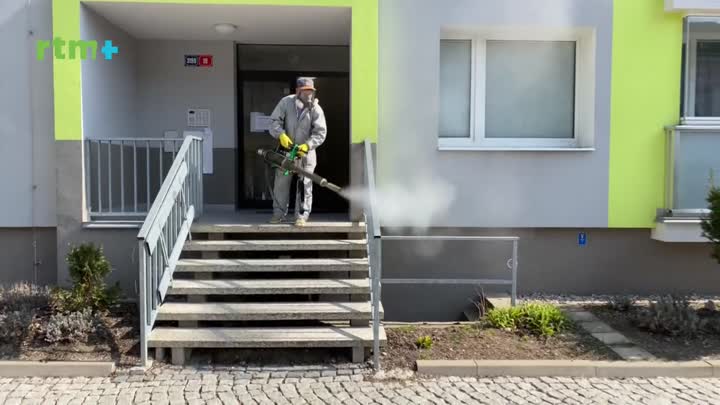Pod rouškou - Jak probíhá desinfekce bytových domů